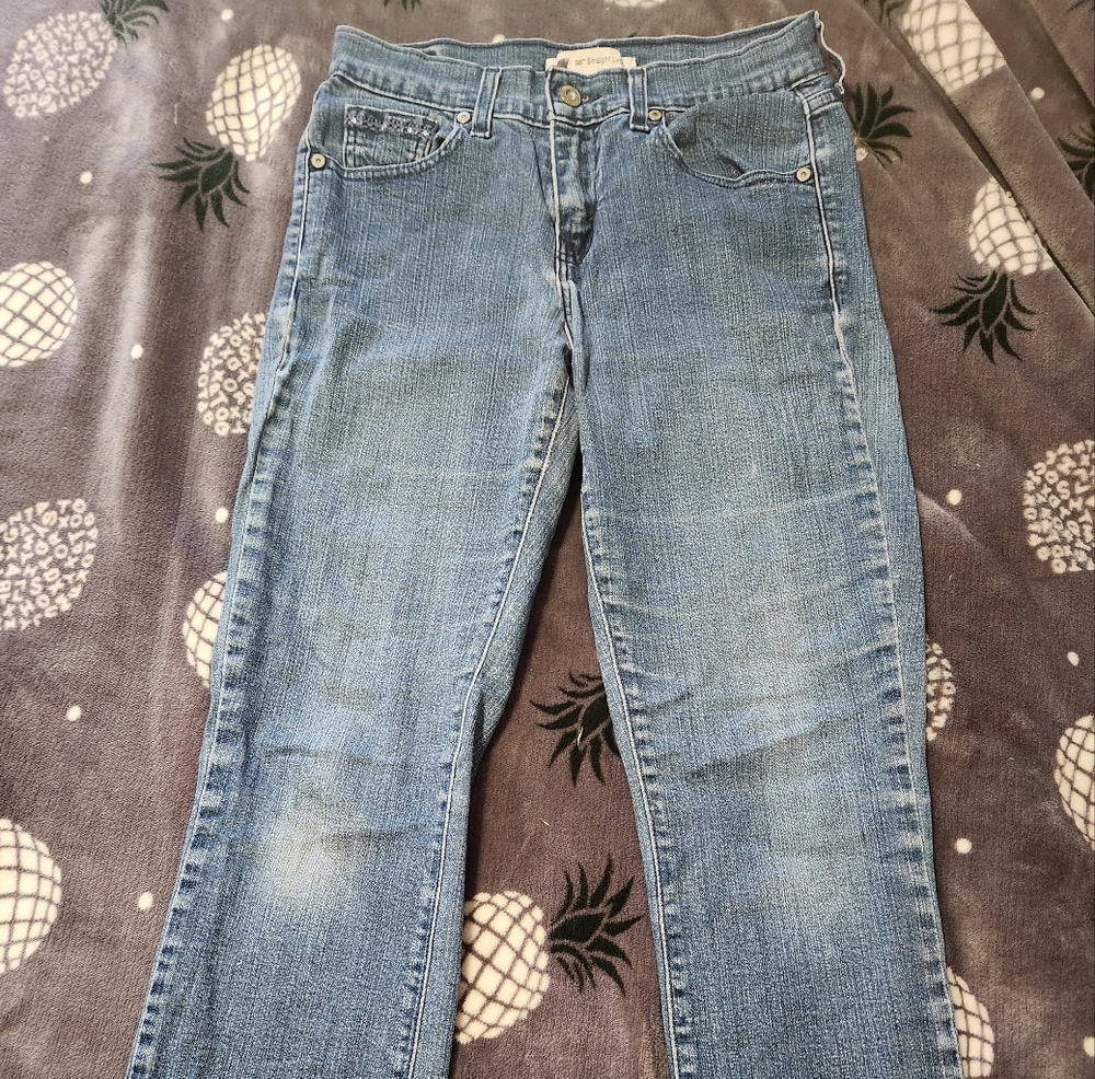 Womens Levi's jeans.